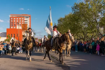 143º Aniversario de Necochea: Convocan a instituciones para el desfile