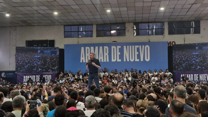 Máximo Kirchner hizo una demostración de fuerza en La Plata con un duro mensaje interno a Kicillof