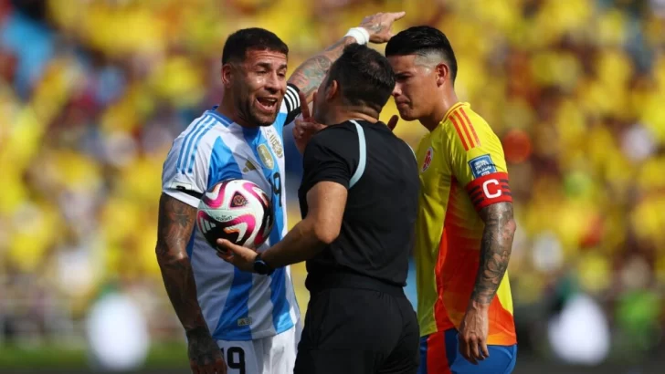 Se conoció el audio del VAR en el penal de Otamendi contra Colombia