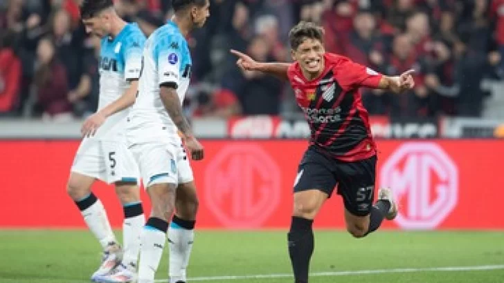 Racing cayó como visitante ante Paranaense en la ida de la semifinal