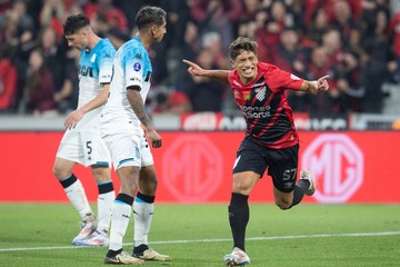 Racing cayó como visitante ante Paranaense en la ida de la semifinal