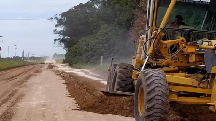 Repararon calles de tierra y nivelaron el frente costero