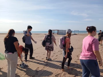 Jóvenes se concientizaron en el cuidado de playas y salud integral