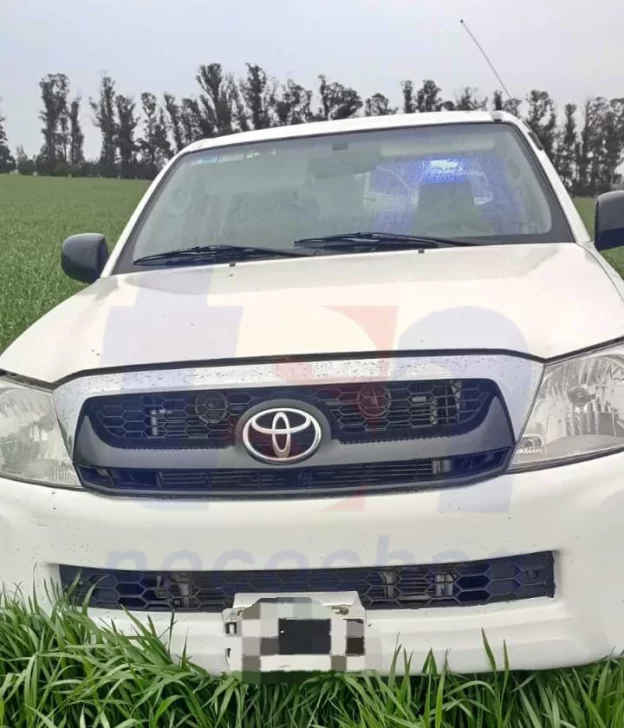 Encontraron una camioneta robada ayer. Le faltaban las cuatro ruedas