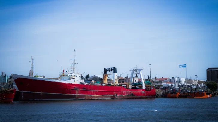 Puerto Quequén recibió un buque pesquero de 80 metros de eslora