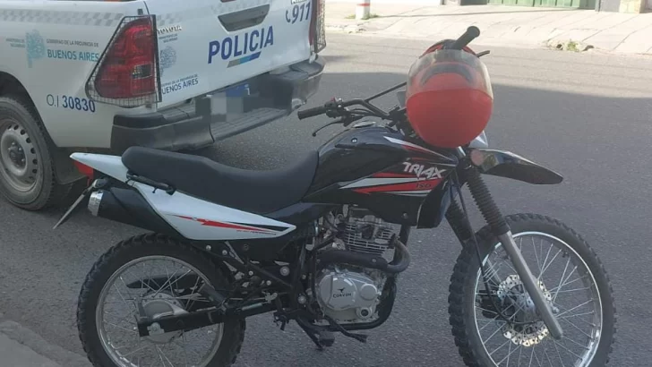 Se cayó de la moto, lo llevaron al hospital y descubrieron que el rodado era robado