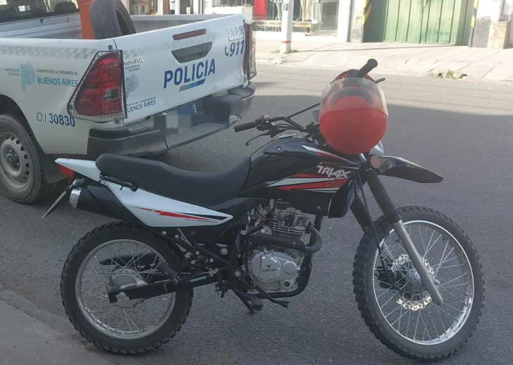 Se cayó de la moto, lo llevaron al hospital y descubrieron que el rodado era robado