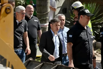 Kicillof está en Villa Gesell para seguir de cerca el operativo por el derrumbe