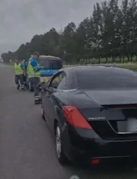 Circuló por la banquina, lo sancionaron y los conductores celebraron la multa