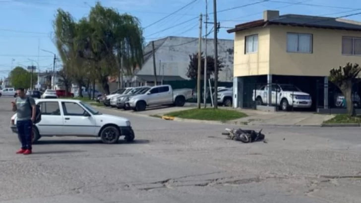 Fuerte choque deja como saldo un motociclista herido