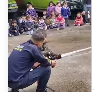 Los pequeños bomberos del Jardín 913: una aventura inolvidable en el cuartel