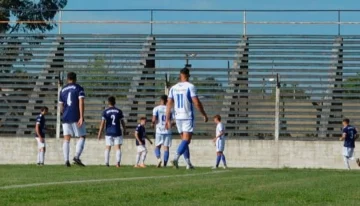 Los líderes del fútbol local empataron sus partidos en la tarde del domingo