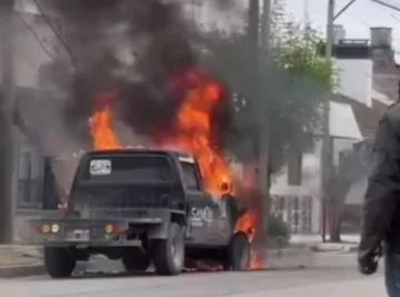 Se incendió una camioneta en calle 38