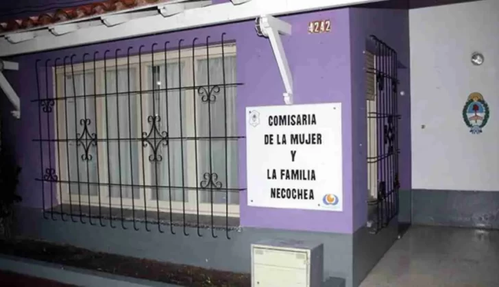 La policía debió romper la puerta de un domicilio para rescatar a una mujer víctima de violencia