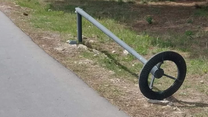 Vandalizaron columnas de alumbrado de las bicisenda