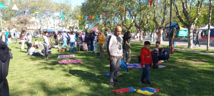 La Plaza se llenó de gente para disfrutar de la Fiesta del Aniversario