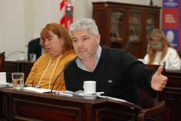 Critica de Velázquez al accionar del bloque de la UCR en las votaciones