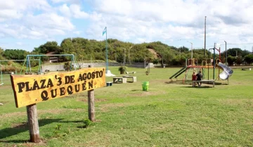 Jornada de apadrinamiento de árboles en la Plaza 3 de Agosto