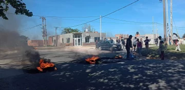 Vecinos del barrio Terminal cortan la avenida 43 por falta de luz