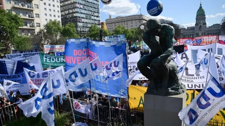 Docentes y no docentes universitarios pararán hoy tras la ratificación del veto