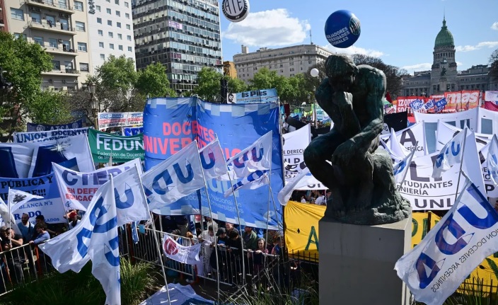 Docentes y no docentes universitarios pararán hoy tras la ratificación del veto