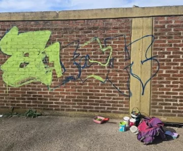 Aprehendido por hacer un grafiti en la pared de una iglesia