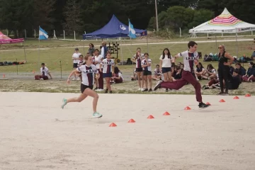 El “Torneo por colores” de Nuestra Señora del Rosario llegó a la pista de atletismo