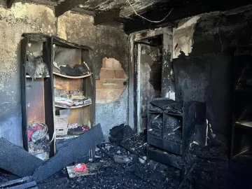 Devastador: así quedó la vivienda que se incendió el lunes en Quequén