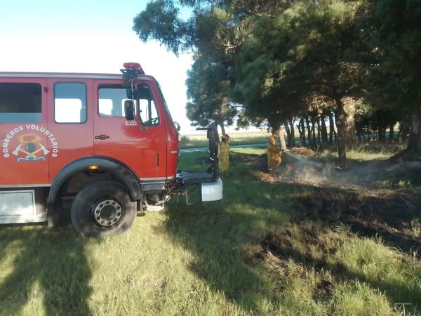 Bomberos de La Dulce sofocaron incendio en la ruta 86