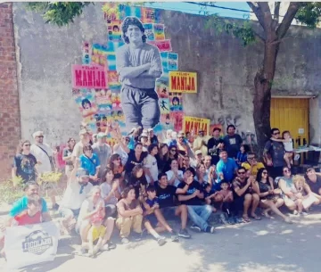 Se cumplen 4 años de la muerte de Maradona y Necochea ya tiene su mural