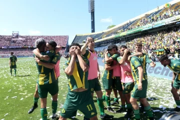 Aldosivi es de Primera: venció a San Martín (T) y se festeja de Rosario a Mar del Plata