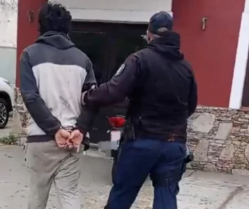 Un preso, detenido en su domicilio, intentó fugarse cortándose la pulsera