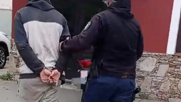 Un preso, detenido en su domicilio, intentó fugarse cortándose la pulsera