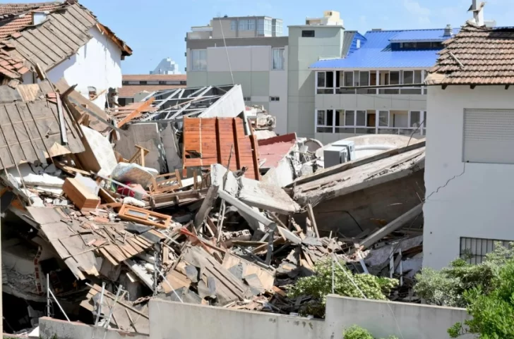 Derrumbe en Gesell: realizan las pericias de los celulares incautados en la causa