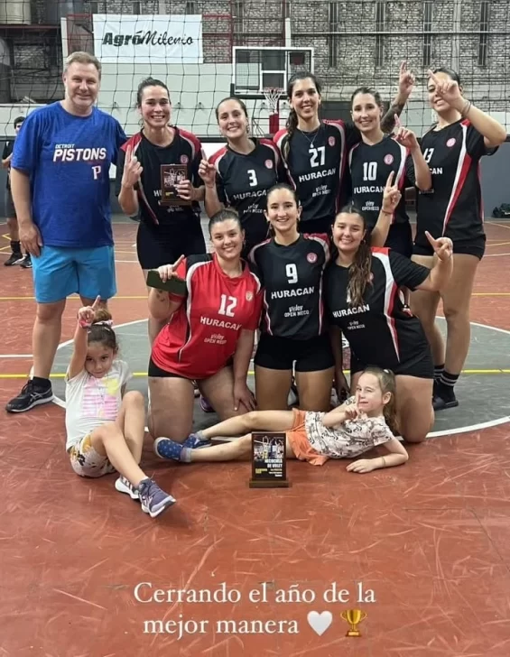 Huracan-voley-femenino2-565x728