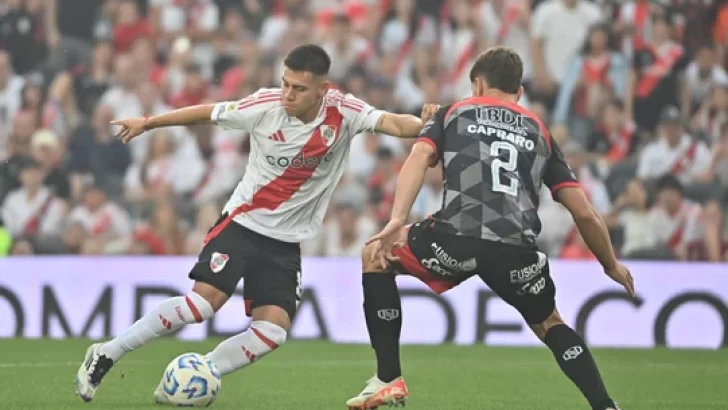 River goleó a Barracas Central en la Liga Profesional y quiere seguir cerca de los líderes