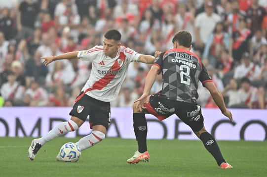 River goleó a Barracas Central en la Liga Profesional y quiere seguir cerca de los líderes