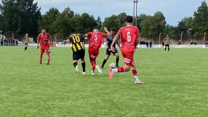 Ganó Mataderos y por ahora se juega este domingo en Primera