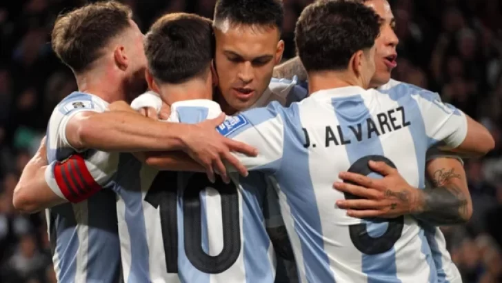 Argentina se recuperó ante Perú y cerró el año liderando las Eliminatorias