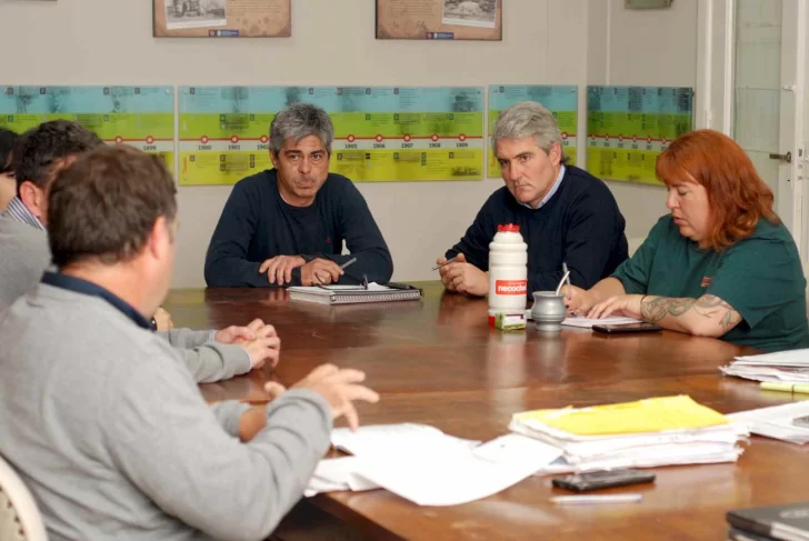 Concejales radicales piden que se retire la tasa al combustible