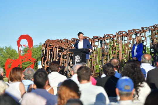 Kicillof: “La soberanía nacional es importante, digan lo que digan los vendepatrias que nos gobiernan”