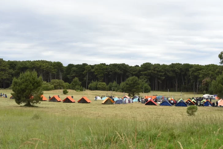 Más de 1200 niñas acamparon en el parque Miguel Lillo