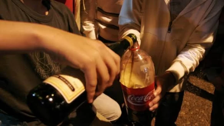 Preocupante consumo de alcohol en menores: más de 70% probó por primera vez antes de los 15 años