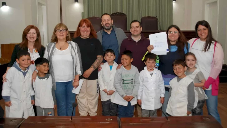 “De una caja a una casa”: alumnos de la escuela 48 reconocidos por su proyecto solidario