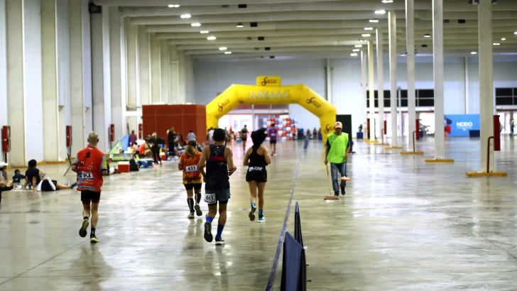 Por primera vez en Sudamérica se corrió un ultramaratón en circuito indoor