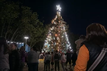 La Plaza Dardo Rocha se ilumina con la magia de la Navidad