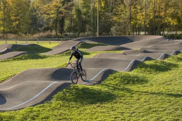 Construyen una pista de BMX en el camino de Sirga