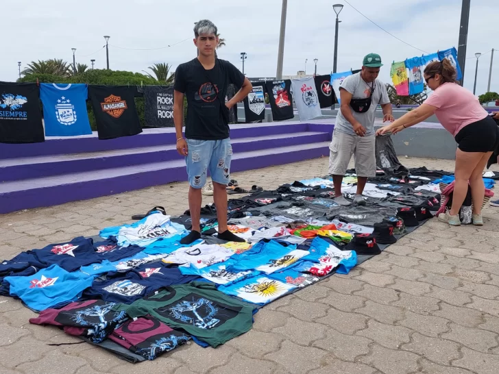 La rambla y la peatonal también son un punto de encuentro para los fans de La Renga