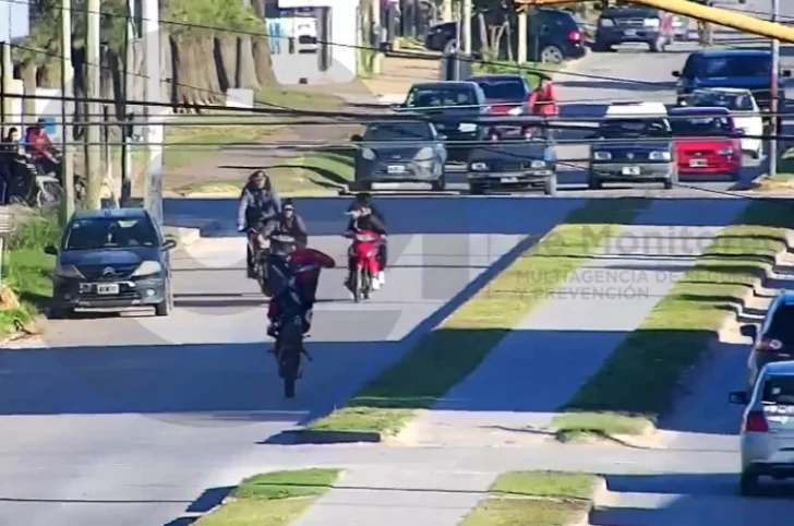 Se cayó en el medio de la 75 haciendo wheelie con la moto