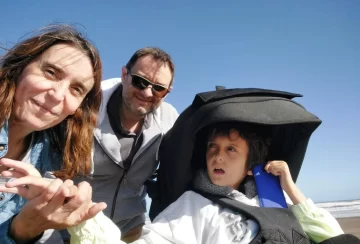 Los papás de Mateo piden ayuda porque la obra social le dejó de cubrir la medicación